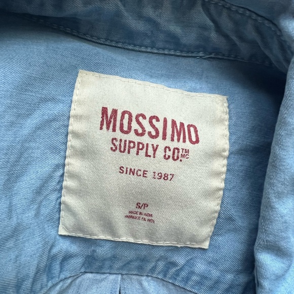 🎶 Light Chambray Shirt - Picture 5 of 6